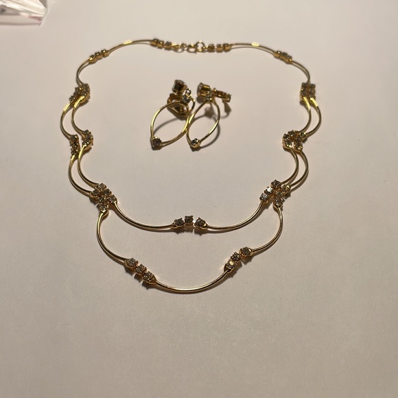 Gold earrings clip on and necklace - Picture 2 of 3